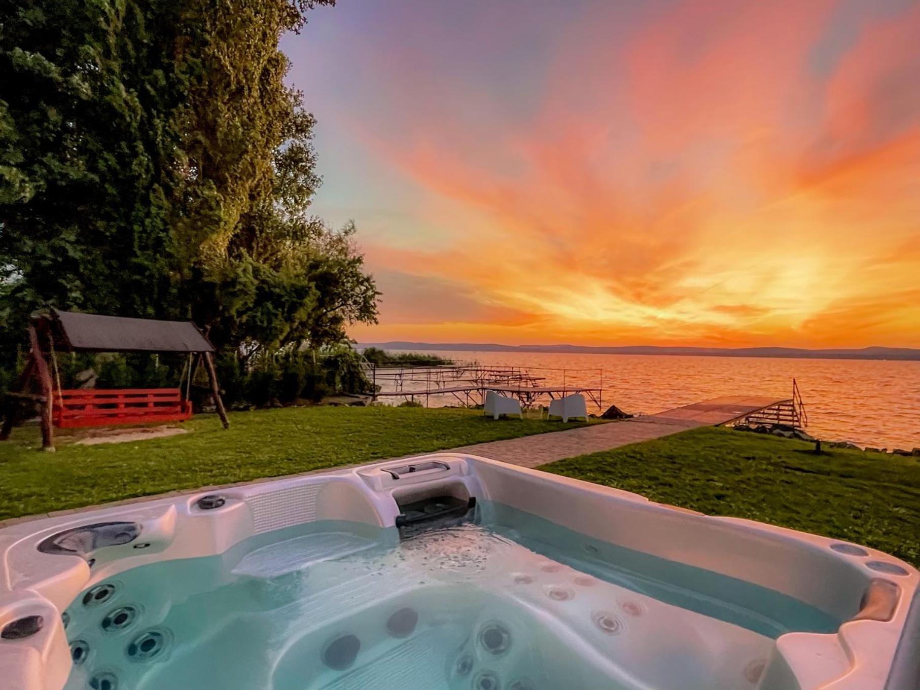 Zoeldpart Villa Balatonszarszo Bagian luar foto